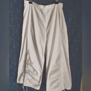 Tulip white,100% Cotton, pleated legs pants. Sz L,